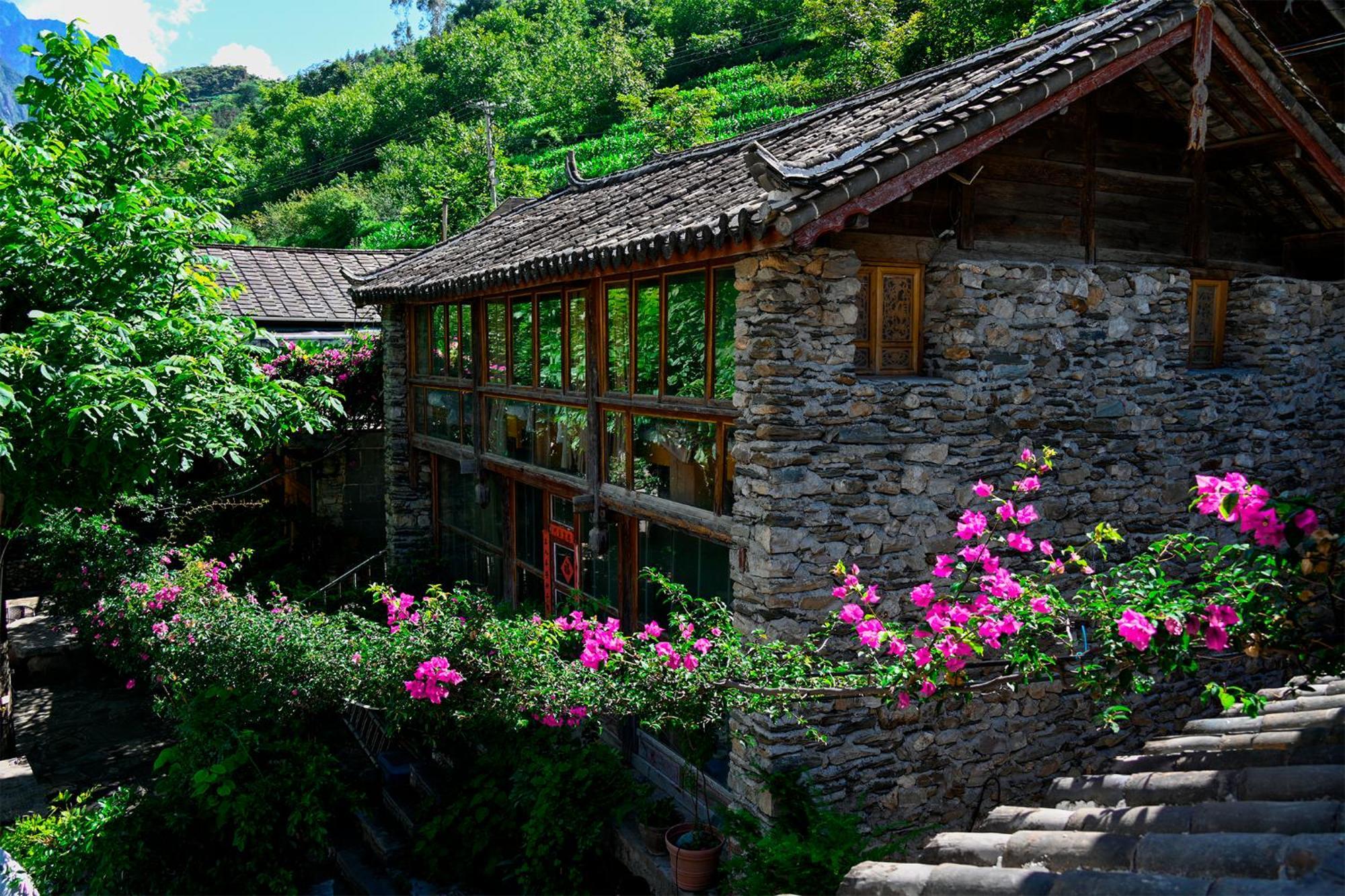 Tiger Leaping Gorge Sean'S Spring Guesthouse Shangri-La Exterior foto